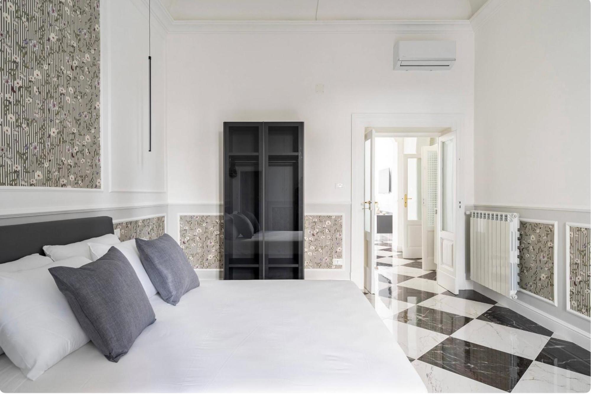 Nitti 76 Luxury Apartment Taranto Esterno foto